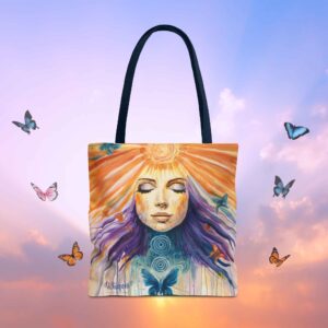 Tote bag med kunstmotiv av kvinne med strålende sollys i håret og sommerfugler, inspirert av Aurora’s Awakening – symbol på skapende kraft og ny begynnelse