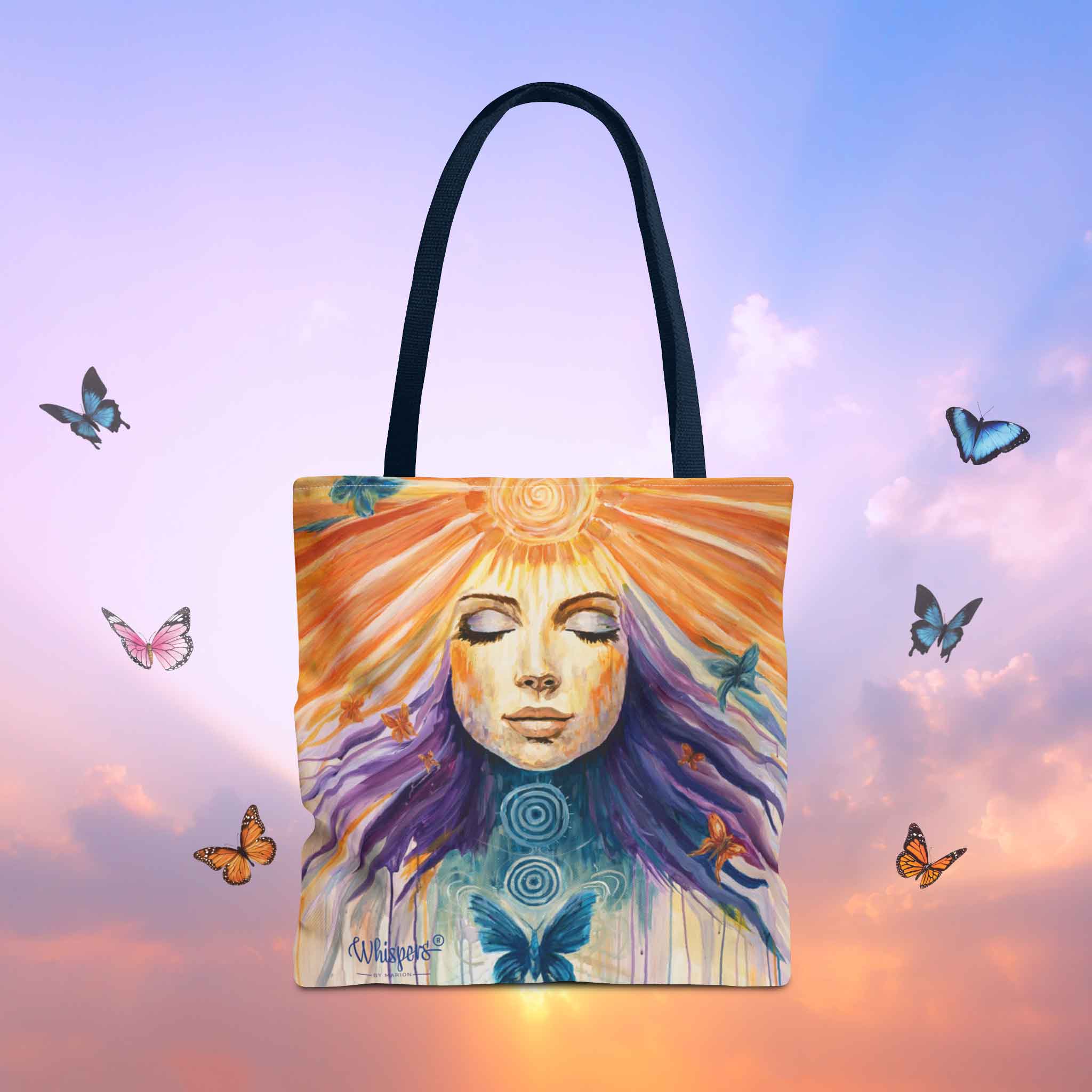 Tote bag med kunstmotiv av kvinne med strålende sollys i håret og sommerfugler, inspirert av Aurora’s Awakening – symbol på skapende kraft og ny begynnelse
