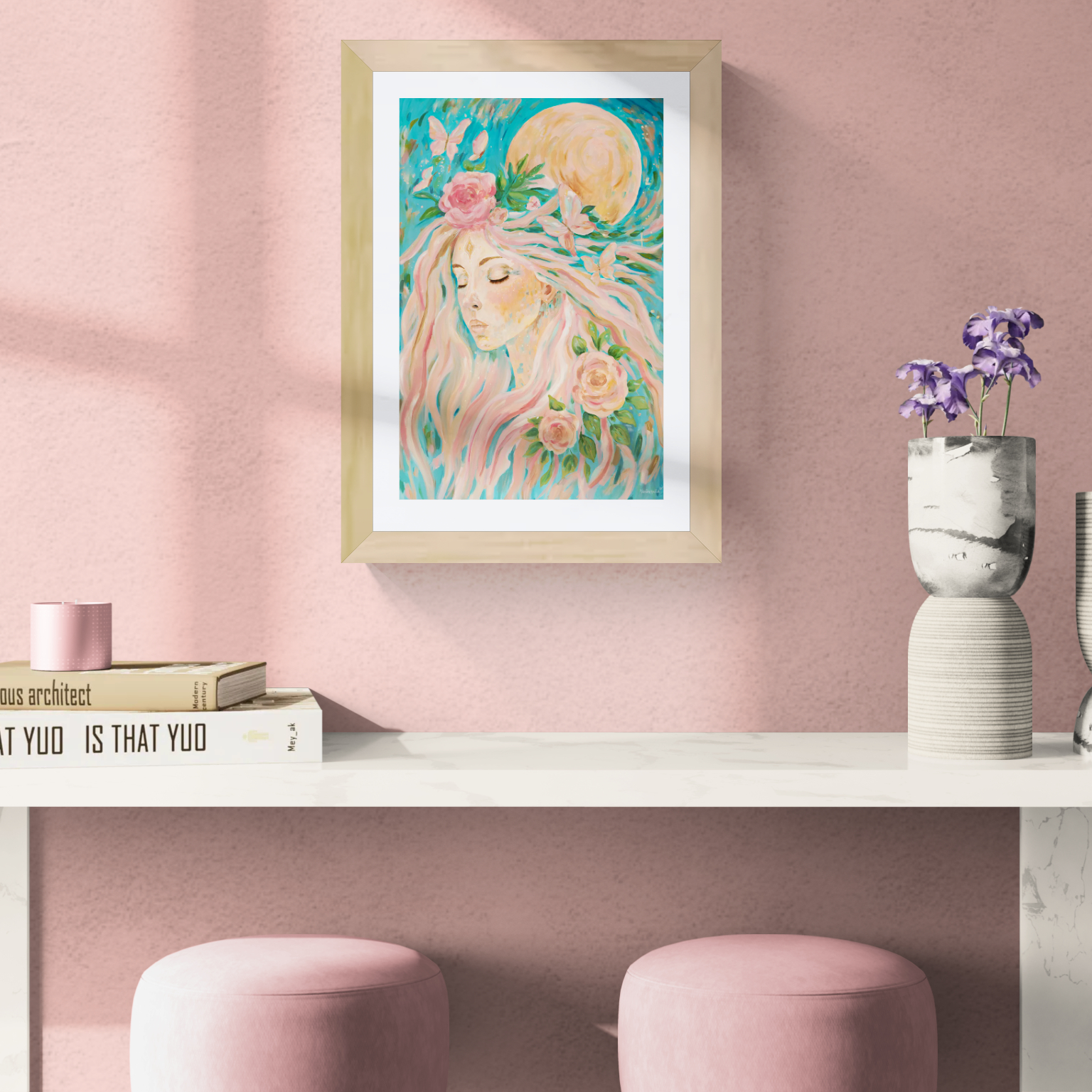Venus Embodiment kunstprint av gudinne med blomster og gylden måne i myke pastelltoner.